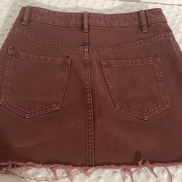 NEW We The Free By Free People Women's Maroon Denim Zip Up Frayed Mini Skirt! - Picture 5 of 6